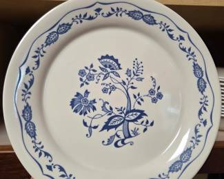 Corelle Blue Floral (Blue Onion) Large Dinnerware Set