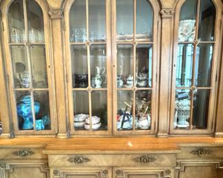 Karges Evansville Italian Neoclassical Burl Wood Breakfront China Cabinet with Arched Glass Doors