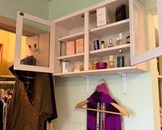 Wall-Mounted Mirrored Wood Medicine Cabinet with Double Doors & Shelving