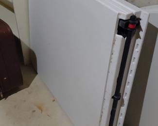 Folding utility table