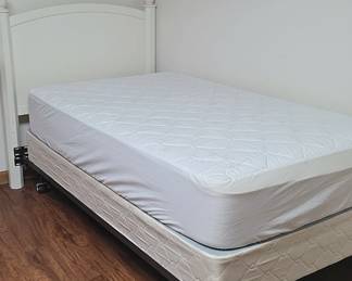 Twin mattress and box spring