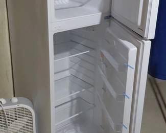 Magic Chef Compact Refrigerator second image