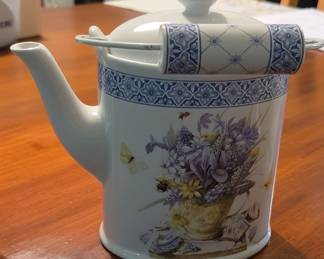 Marjolein Bastin Natures Sketchbook Teapot