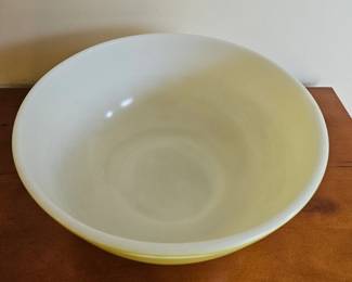 Pyrex Yellow Mixing Bowl second image
