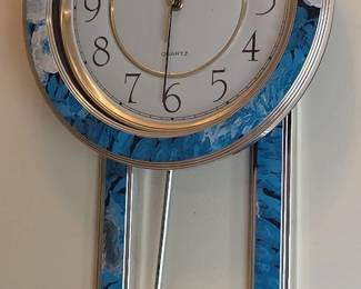 Heirloom Quartz Pendulum Wall Clock second image