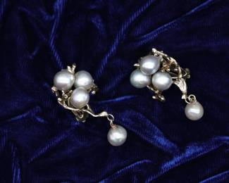Beyond Elegant 14k Yellow Gold Iridescent Pearls Earrings