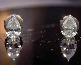 Magnificent Elegant Pair Of 14k White Gold Classic Pear Shaped Natural Diamond