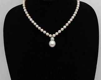 Vintage Classic 14k White Gold Claps With Diamond And Pearl Necklace