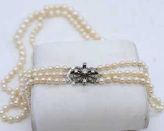 Vintage 18k Diamond Clasp And Three Strands Of Cultured Pearl Necklace