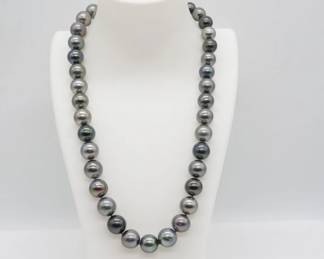 Stuning Strand Of Taitian Pearls With 14k Gold Lock With Ball Clasp