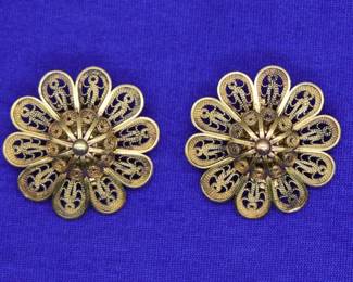 Hand Made Vintage Israeli 18k Yellow Gold Openwork Flower Earrings