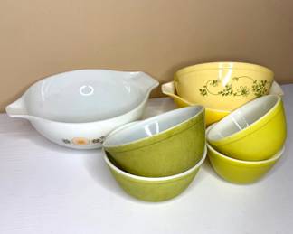 Pyrex Lot - 7 Bowls 