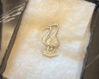 P. Buckley Moss pins & pendants