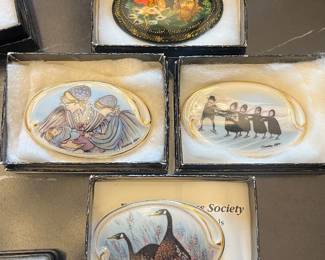 P. Buckley Moss pins & pendants