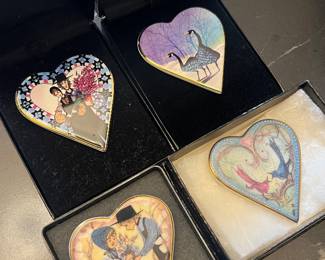 P. Buckley Moss pins & pendants