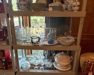 Various china and pieces of glassware