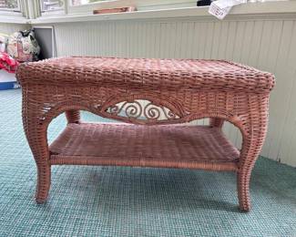 176 wickercoffeetable