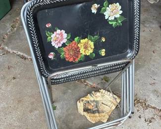 346 setofvintagefoldingtvtrays