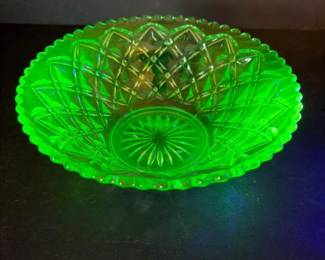 115 uraniumglasspressedbowlindiamondpa
