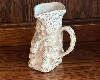 070 royalchina22ktgolddecoratedcreamer