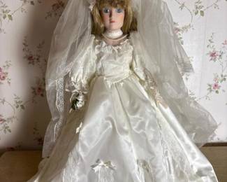 151 porcelainbridedollwithstandvictoria
