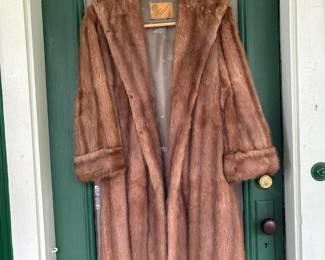 020 vintageweinersfurcoatwithcuffedsl