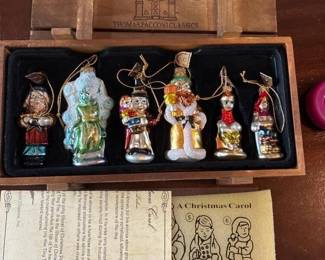 324 thomaspacconichristmascarolglassorn