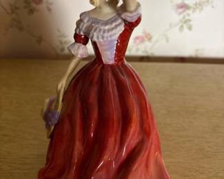 139 paragonfinebonechinaspringfigurine