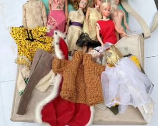 213 lotofvintagebarbiedollsandclothing