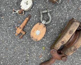 340 vintagepulleyblocksandshackles