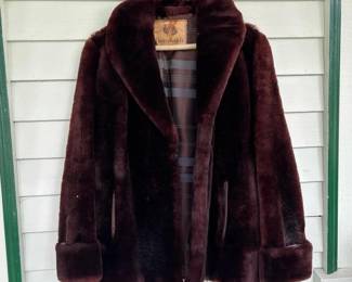 022 vintagecherrywebbbrownfurcoatwith