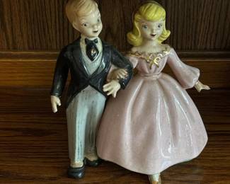 060 vintageceramicboyandgirlfigurineco