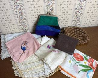 256 vintagecoinpursesandembroideredhand