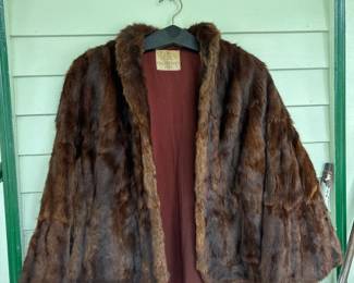 259 vintagemacartneysbrownfauxfurcape
