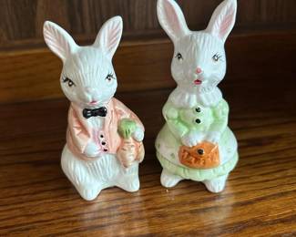 079 pairofceramicbunnyfigurines