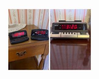 097 threedigialalarmclockskentechands