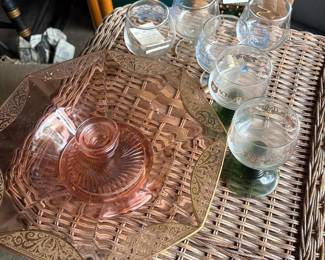 388 pinkglasscenterpiecebowlsandsouveni