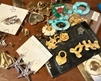 298 assortedcostumejewelry