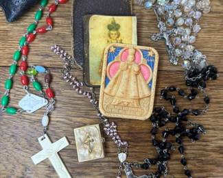 037 assortedcatholicrosariescrucifixesan
