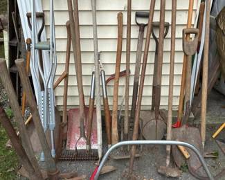 308 assortedvintagegardenandhandtools