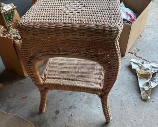 385 notrealwickertable