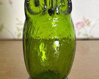 141 smallgreentexturedglassowlfigurine