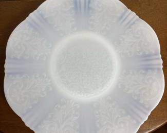 257 vintagemilkglassplatewithfloralscr