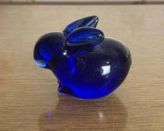 147 miniaturecobaltblueglassbunnyfiguri