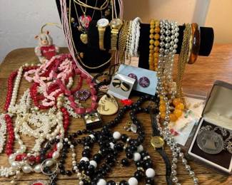 402 assortedvintagecostumejewelryandwri