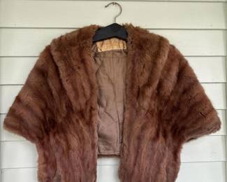 260 vintagejordanmarshfauxfurstolecape