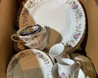 376 mysteryboxofporcelaindinnerware