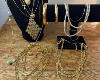395 assortedgoldtonebraceletsnecklacesa