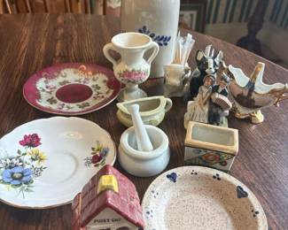085 assorteddecorativeminiatureceramicsa