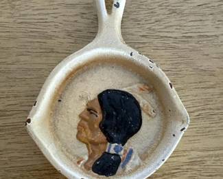 172 castironskilletashtraywithnativeam